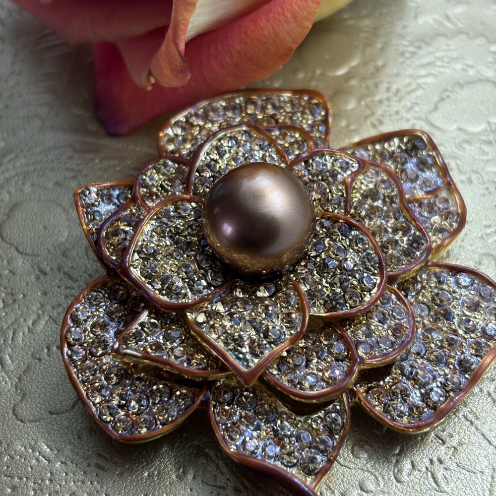 Elegant Gold and Bronze Vintage Floral Brooch/Pendant